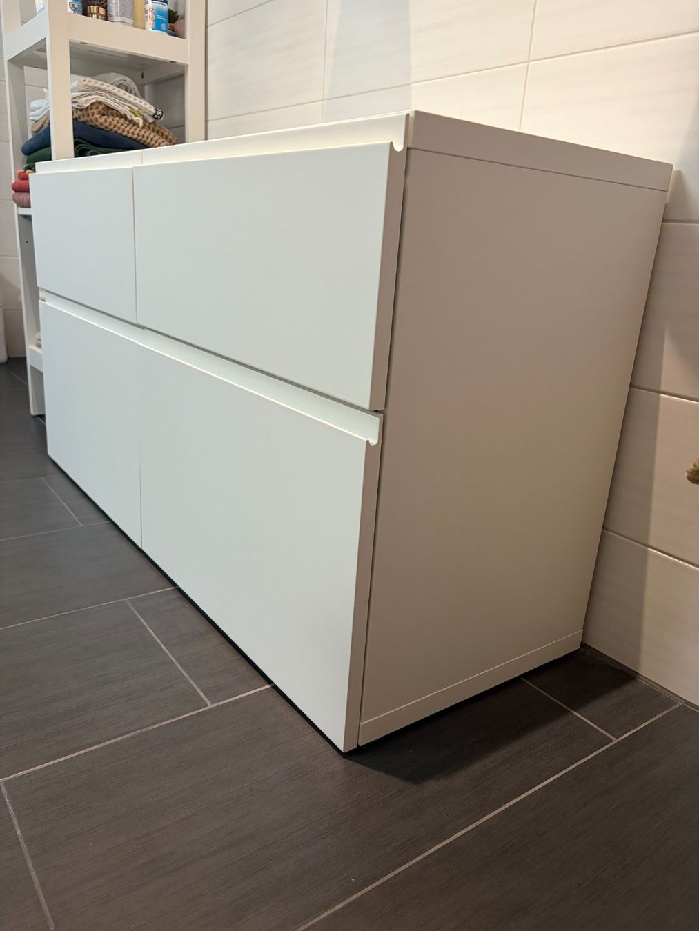 Ikea Kommoden: Moderne weisse Kommode mit 4 Schubladen – Gebraucht aus Grellingen von csu_ly52 1