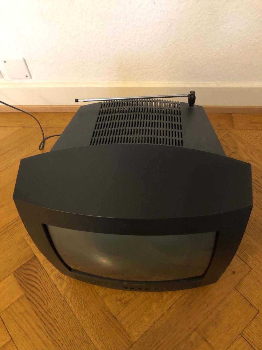 Televisori: Téléviseur Melectronic MTP 1400GR 135. – Usato da Nyon venduto da BrocBox 7