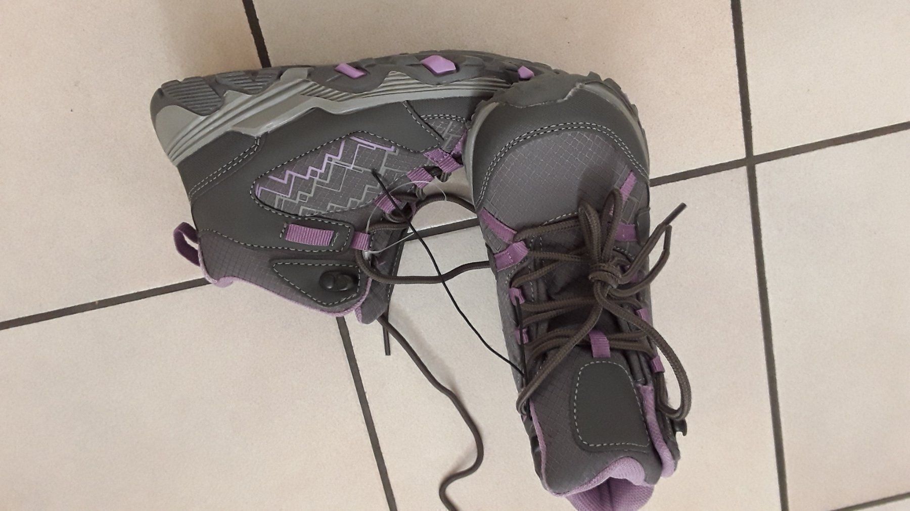 Chaussures garçon: Neu wanderschuhe / trekkingschuhe – Neuf avec emballage d'origine à Dagmersellen par L.Ga. 2