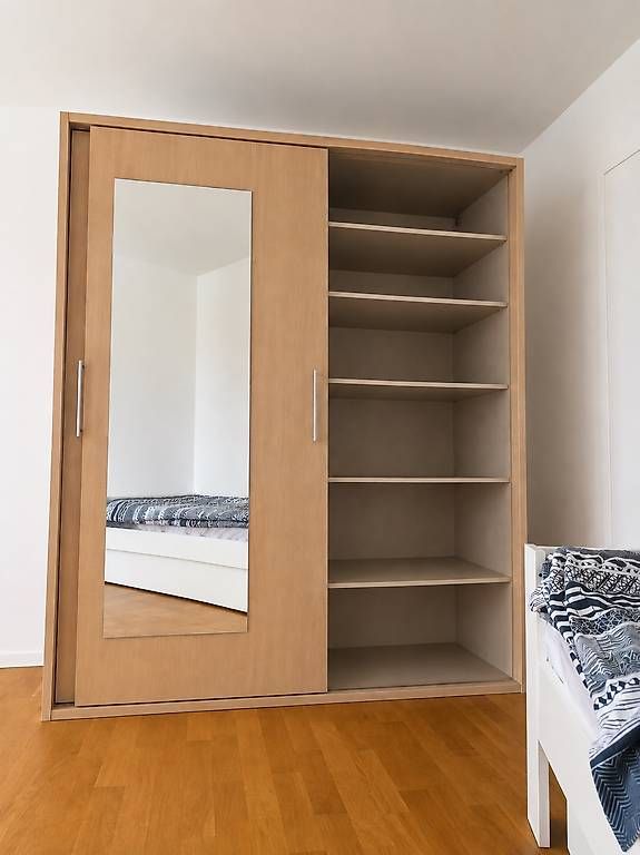 Armadi: Kleiderschrank mit Spiegel – Usato da Zürich venduto da Cistovic