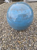 Schöne Keramikkugel hellblau mit Streifen-Brand 23 cm