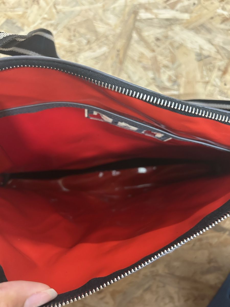 Sacs femmes: Nuda black vinyl bag with adjustable strap  – D'occasion à Zürich par ori_9dcy 3