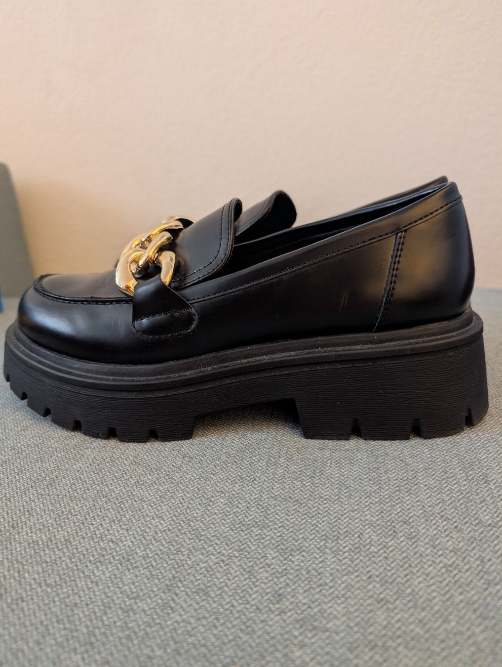 Scarpe da donna: Mocassins noirs à chaîne dorée compensés taille 38 – Nuovo (secondo la descrizione) da Lausanne venduto da van_y8sq 2