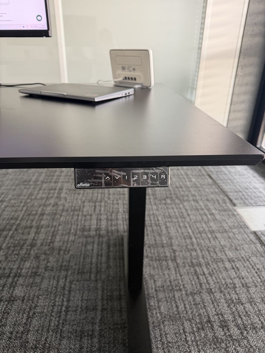Schreibtische: Bürotisch höhenverstellbar  – Gebraucht aus Zürich von dznana94 2