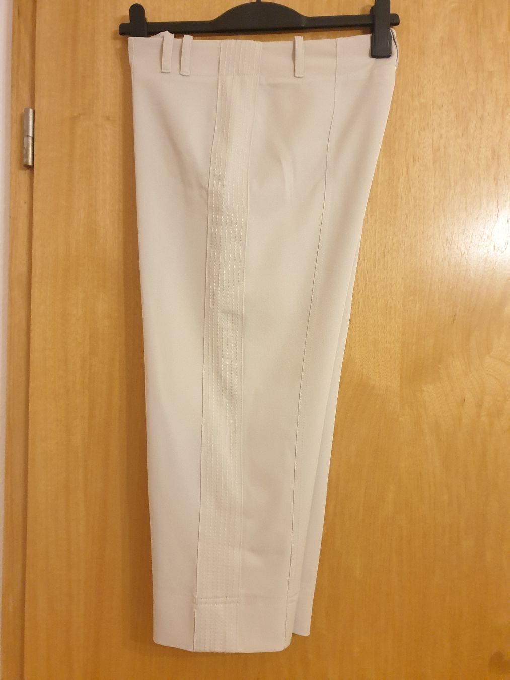 Pantaloni: Pantalon court/capri, L, gris clair, excellent état – Usato da Neuchâtel venduto da Verenas12 2