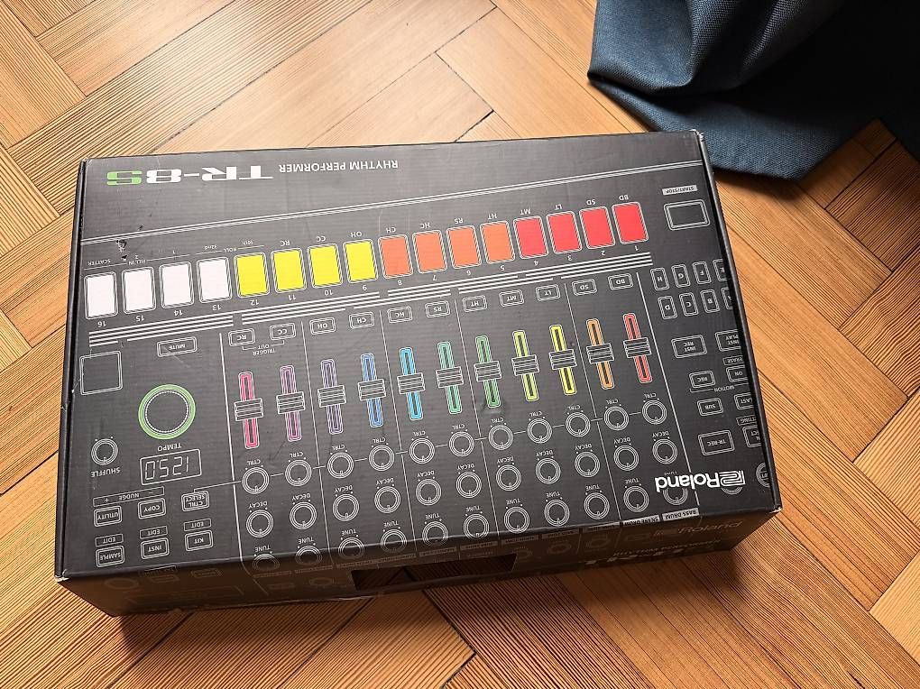 Strumenti musicali: Drum Machine Roland TR8S – Usato da Genève venduto da toleroux