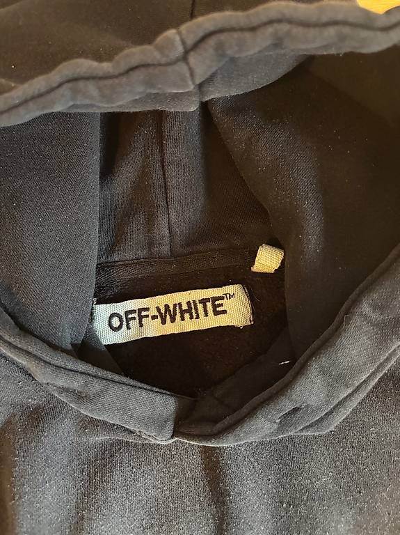 Pullover & Sweatshirts: OFF-White Hoody  – Gebraucht aus Wattenwil von flu_6v27 1