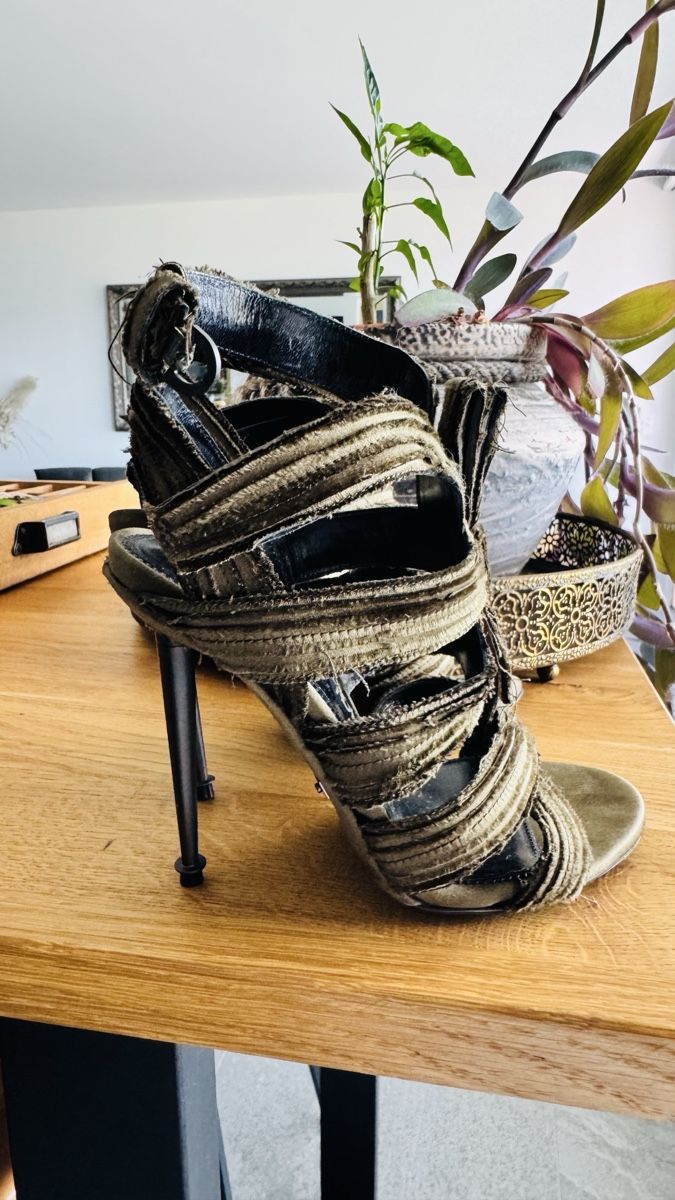 Tom Ford Damenschuhe: Tom Ford – Gebraucht aus Mörigen von TimelessFinds