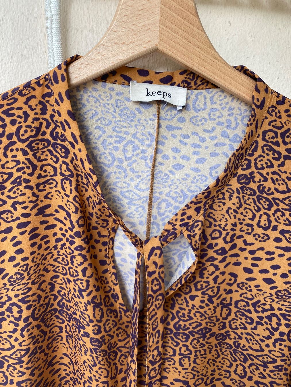 Robes: Robe imprimé léopard orange avec liens cou T. M KEEPS – D'occasion à Genève par lejardindesvetements 2