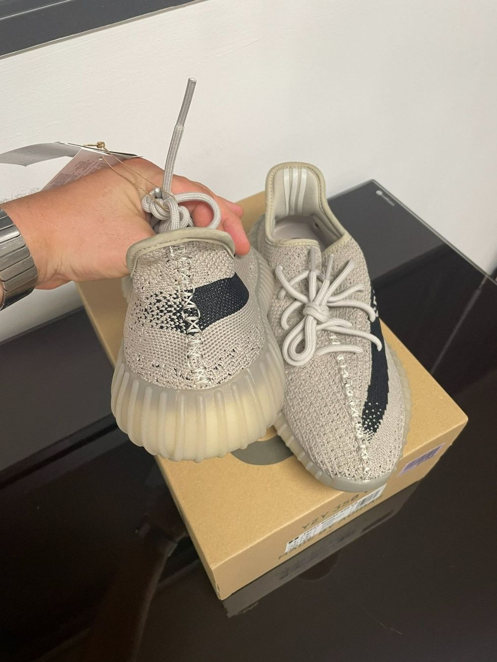 Adidas Scarpe da uomo: Adidas Yeezy Boost 350 v2 "Slate" US9/EU42 2/3 – Nuovo e nell'imballaggio originale da Lugano venduto da pandux24 4