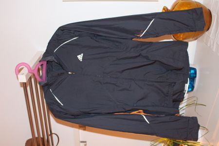 Adidas Jacke– leicht & sportlich