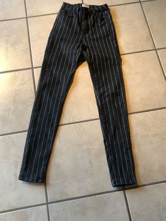 Super Hose 32 Schwarz und weiß gestreift