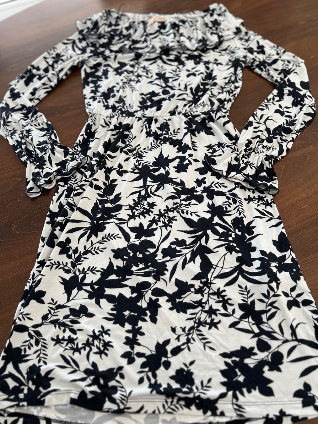 Kleider: Schönes Sommerkleid Sienna, Grösse 34, Schwarz/Weiss – Gebraucht aus Ebmatingen von Mistelu 1