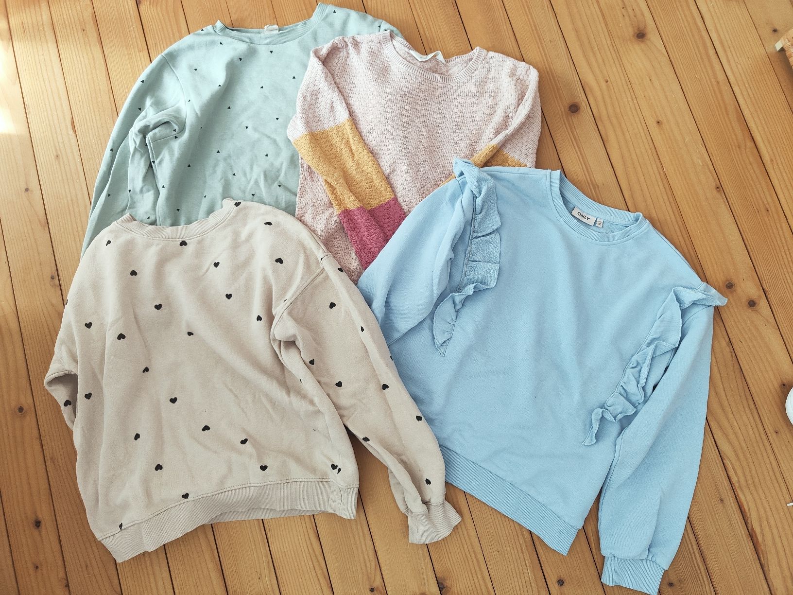 Maglioni & Felpe: Diverse Pullover Gr.134 /140 und 122 / 128 – Usato da Zürich venduto da aendiiii