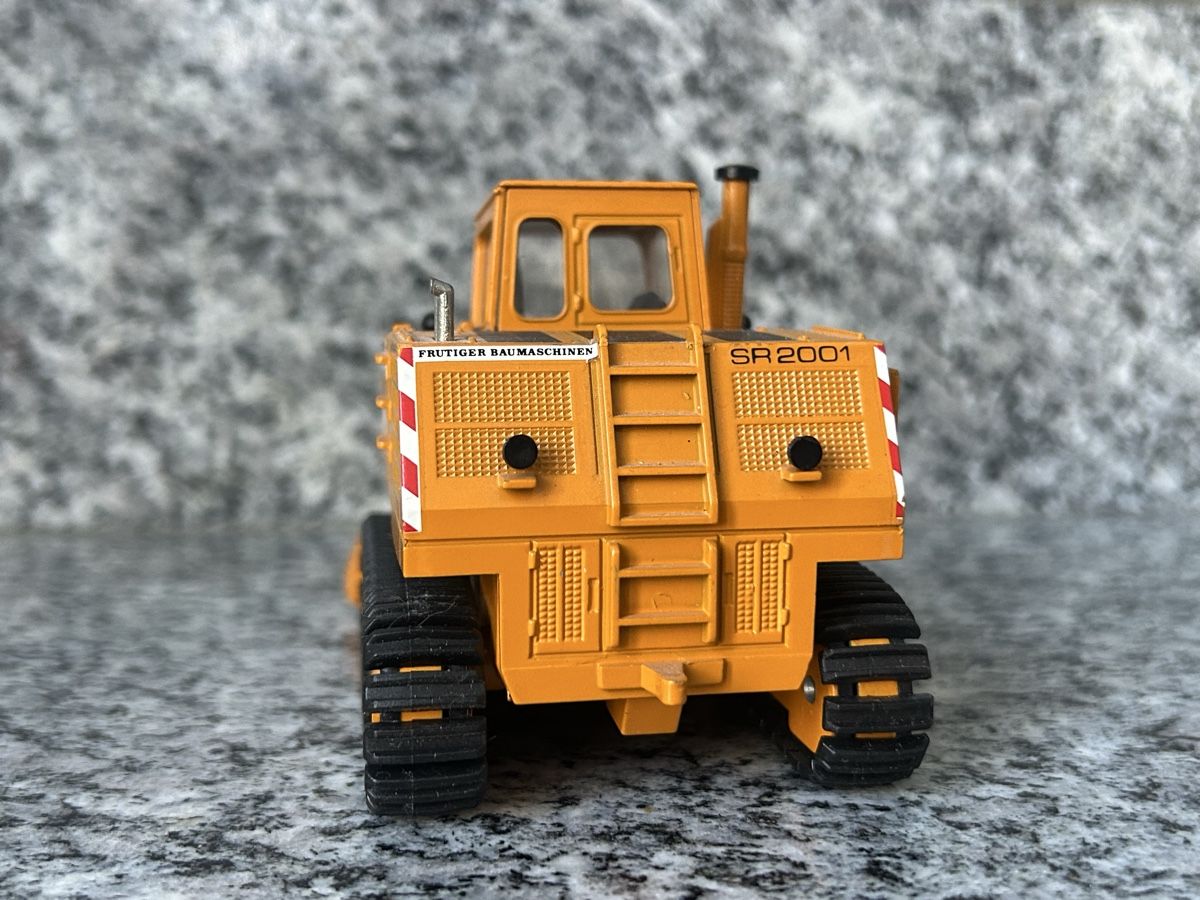 Modellbausätze & Standmodelle: Schürfraupe, 1:50 , NZG – Gebraucht aus Horw von Tigercat635 1