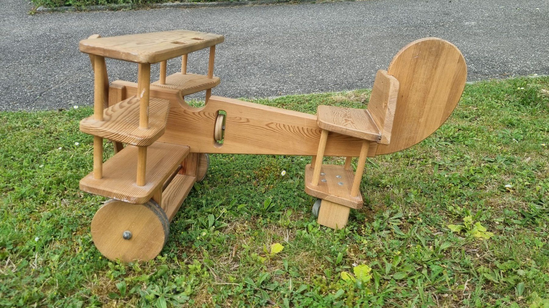 Veicoli per bambini: Tricycle avion DR-1 en bois – Usato da Grand-Lancy venduto da LFW 2