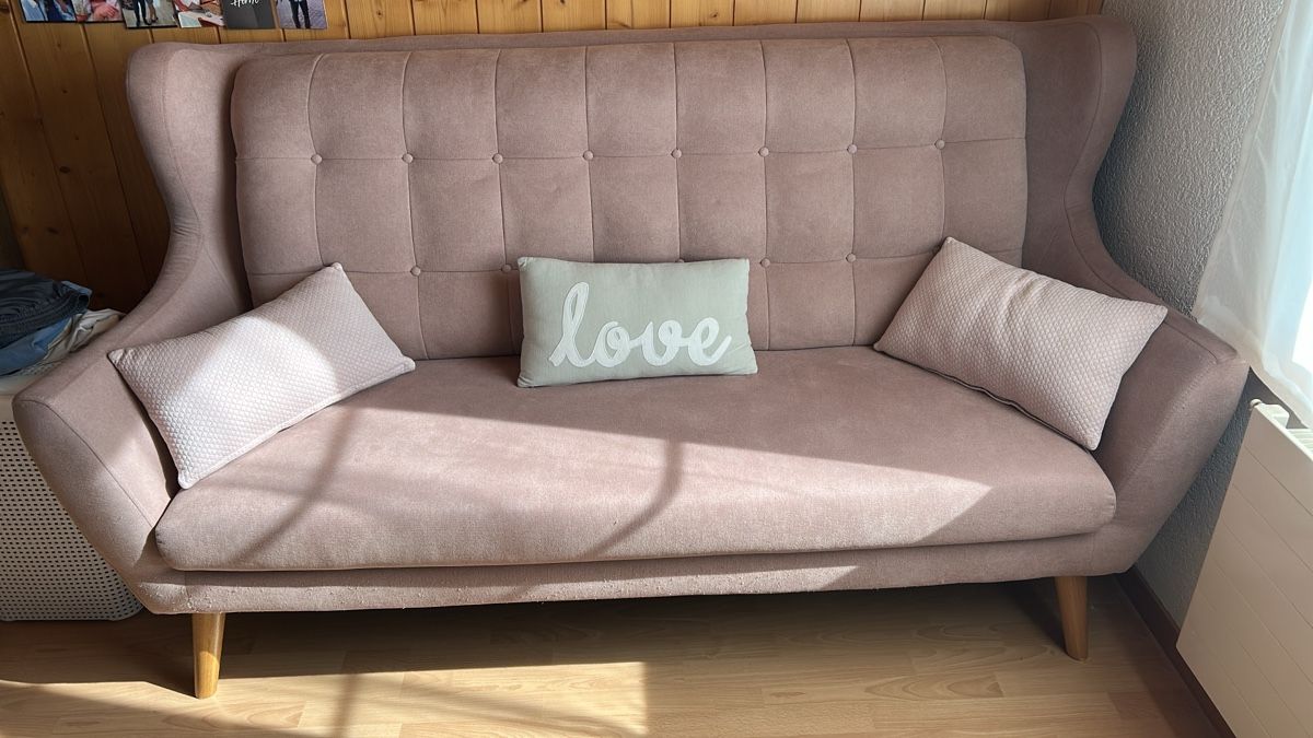 Divani: Sofa Rosé Stoff 2-Sitzer gebraucht – Usato da Seewil venduto da Manuel.vd 1