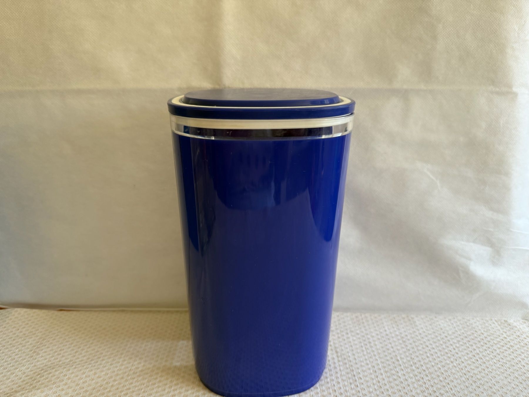 Tupperware Behälter & Ähnliches: Tupperware - boîte - 2,4L - bleu – Gebraucht aus Sion von accroshoes 1