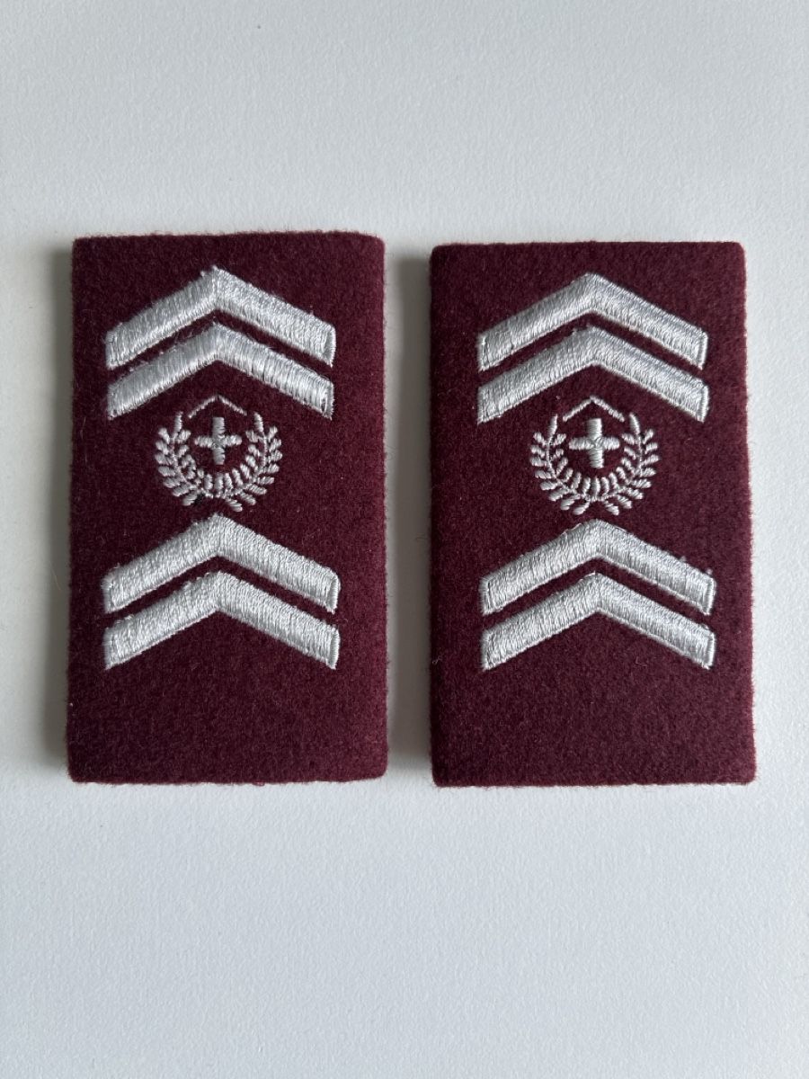 Armée suisse Plaquettes & Badges: Patten Adjudant weinrot – Neuf (Voir description) à Gutenswil par Antiques77