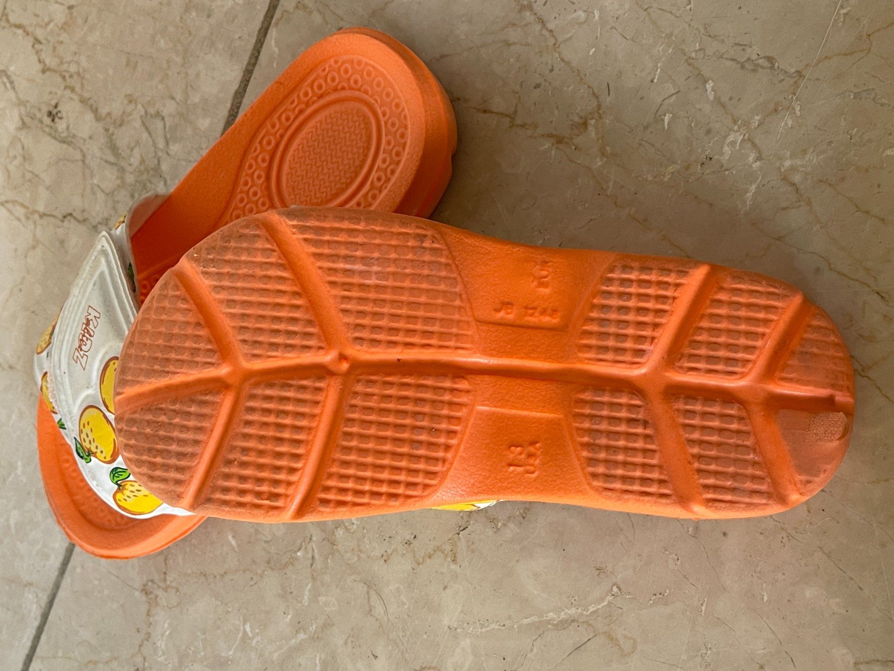 Schuhe für Jungen: Badeschlarpen – Gebraucht aus Berikon von Samira08 3