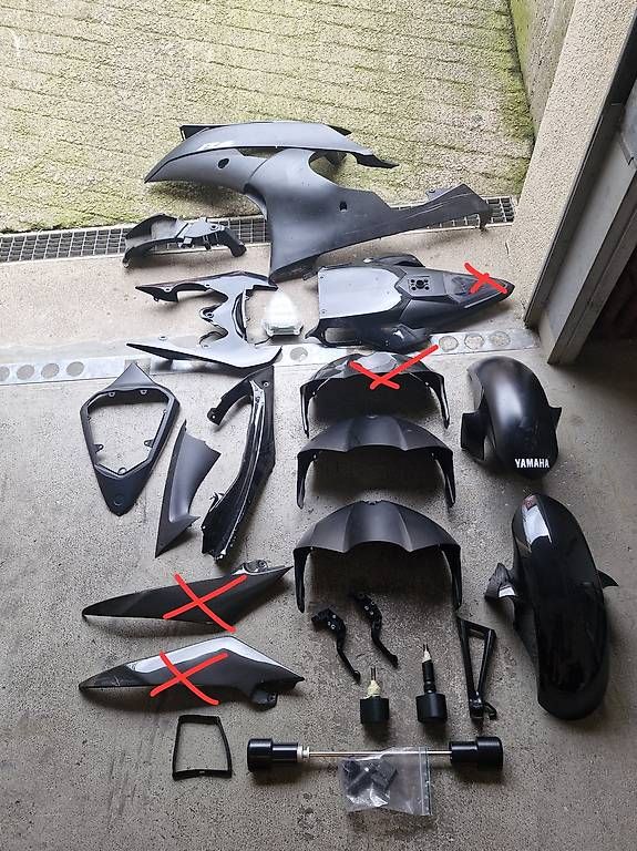 Tutti i ricambio per moto: Yamaha R6 RJ15 pezzi / teile – Usato da Giubiasco venduto da acbelli