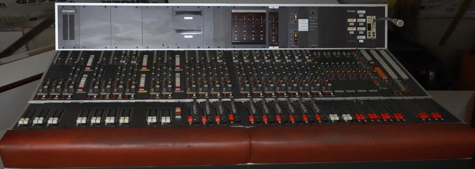 Studer Console di mixaggio: Studer 900 – Studio-Pult – Usato da Vielbringen Worb venduto da ost_fls6