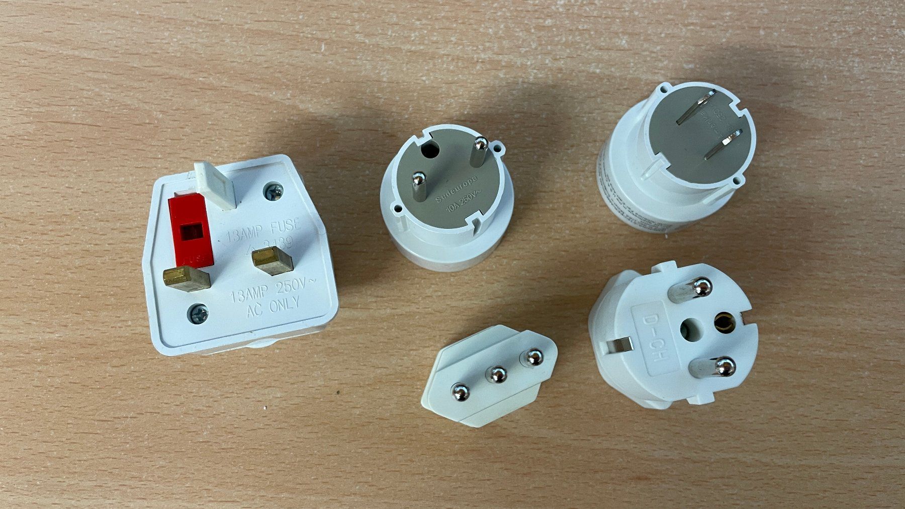 Unità & Adattatore: Reise Travel Adapter Set 5-teilig – Usato da Glattfelden venduto da cybermaxx 3