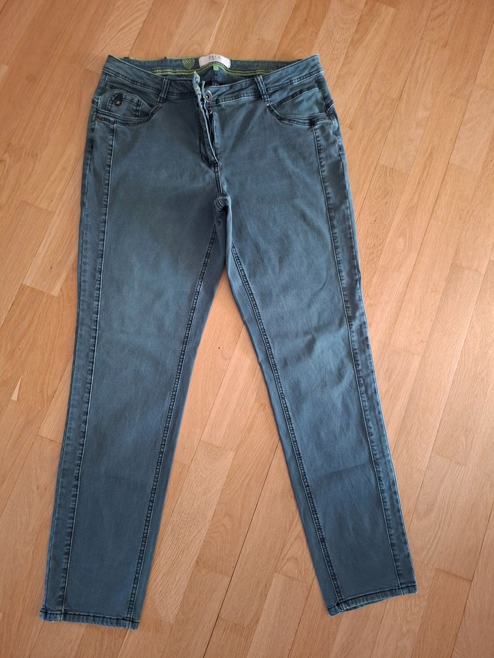 Cecil Jeans: Hose Cecil grün Gr.33 – D'occasion à Gebenstorf par Zwirbeline
