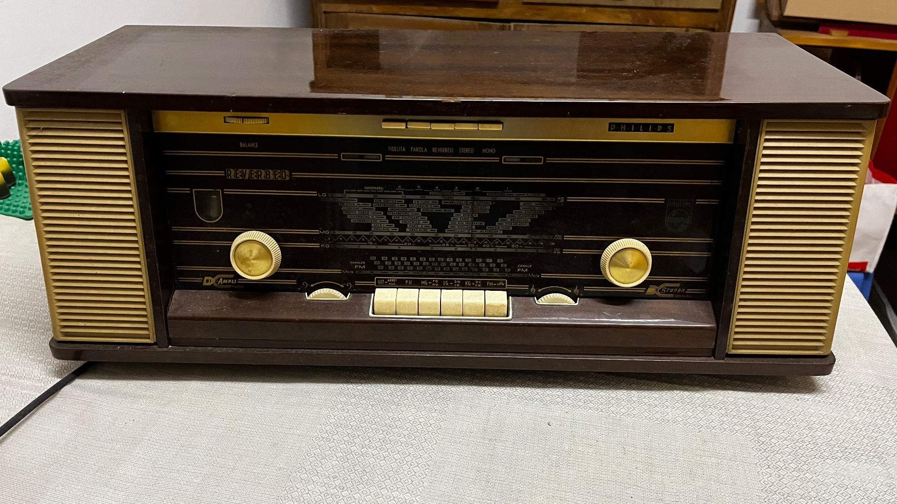 Philips Radios: Philips Röhrenradio – Défectueux à Pfeffingen par Gascard