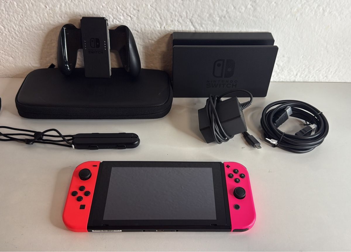 Nintendo Console: Nintendo Switch with accessories - Good Condition 🎮 – Usato da Ehrendingen venduto da bubulence