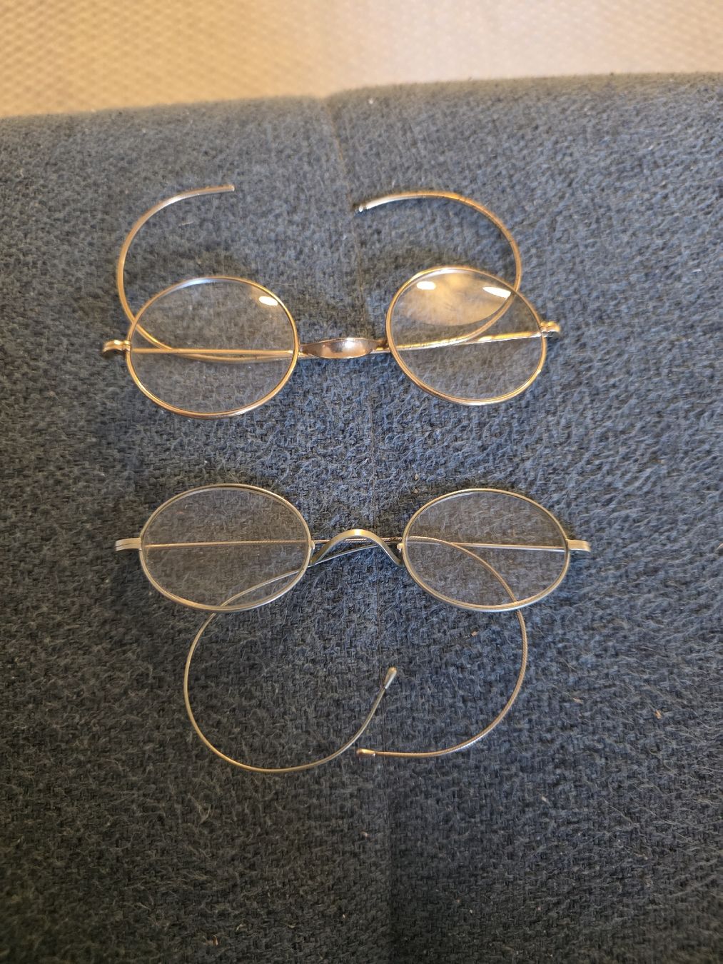 Occhiali & Lenti: Antike Brille mit Goldrand, runde Form – Usato da Dorf venduto da Echo_Elements 2