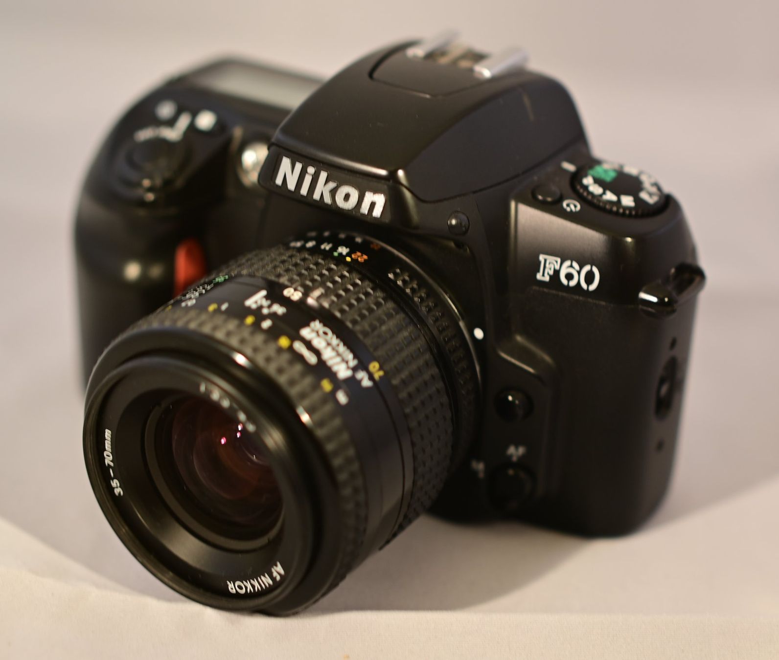 Nikon Kamera: Nikon F60 mit Objektiv – Gebraucht aus Uster von Stoessda 1