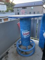 Nestle Frisco Stehtisch blau rund gebrauchter Zustand