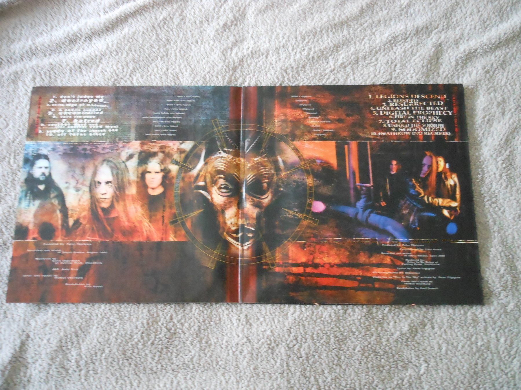 Vinyles: Hypocrisy – Catch 22 / Into The Abyss – D'occasion à Liebefeld par type013 2