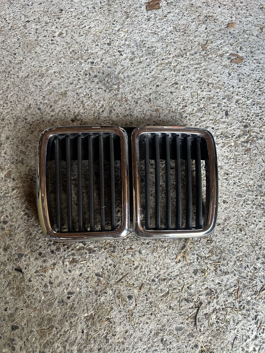 BMW Tutti pezzi di ricambio auto: Kühlergrill/Nieren BMW e30 – Difettoso da Flumserberg-Portels venduto da nca_f79x