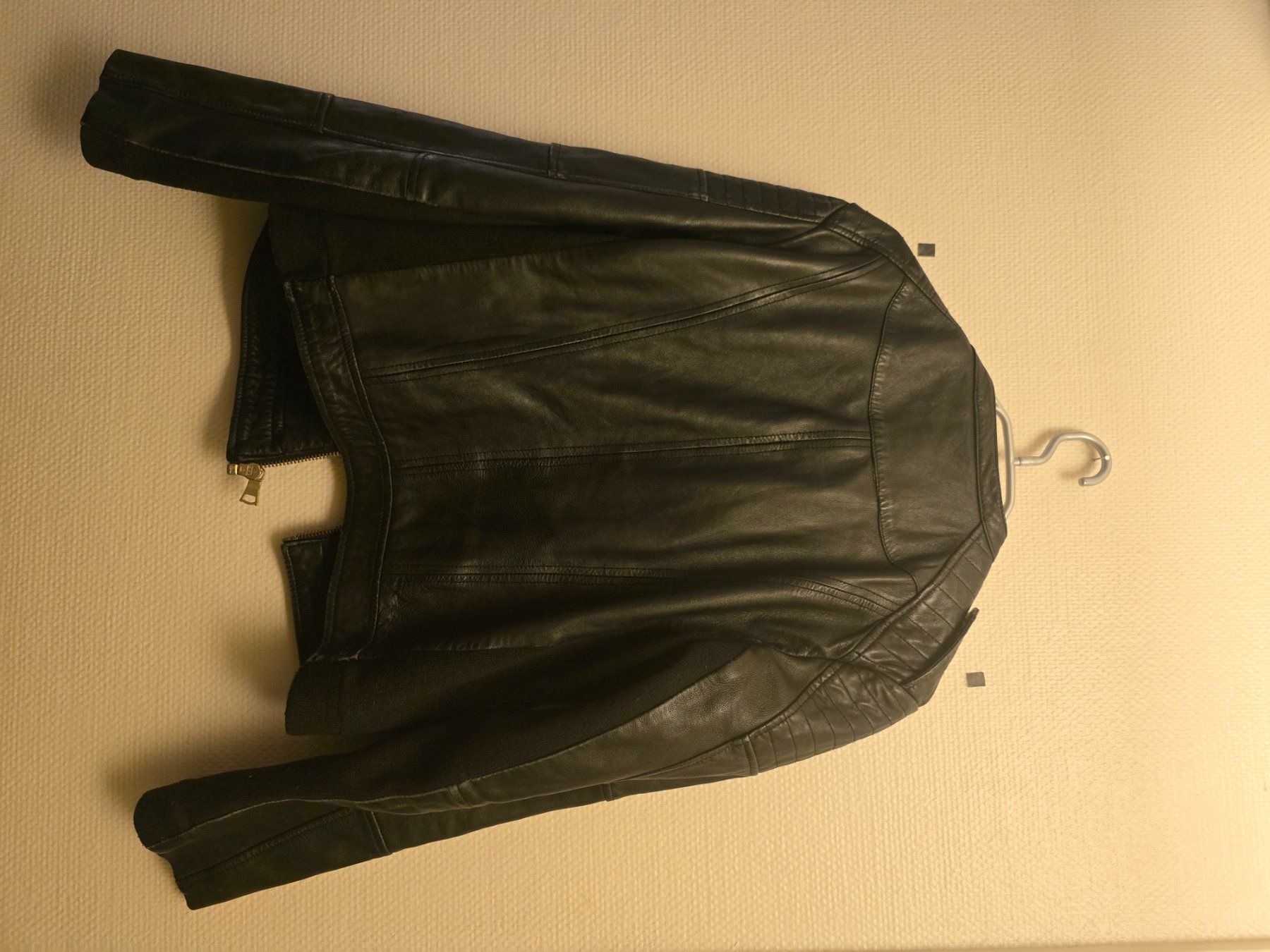 Mango Vestes: Jacket Mango Leather Black Size XL Used Condition – D'occasion à Lausanne par b_r_6z5f 1