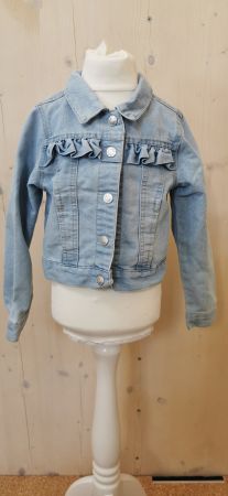 Helle Jeansjacke mit Rüschen, Gr. 110, Top Zustand!