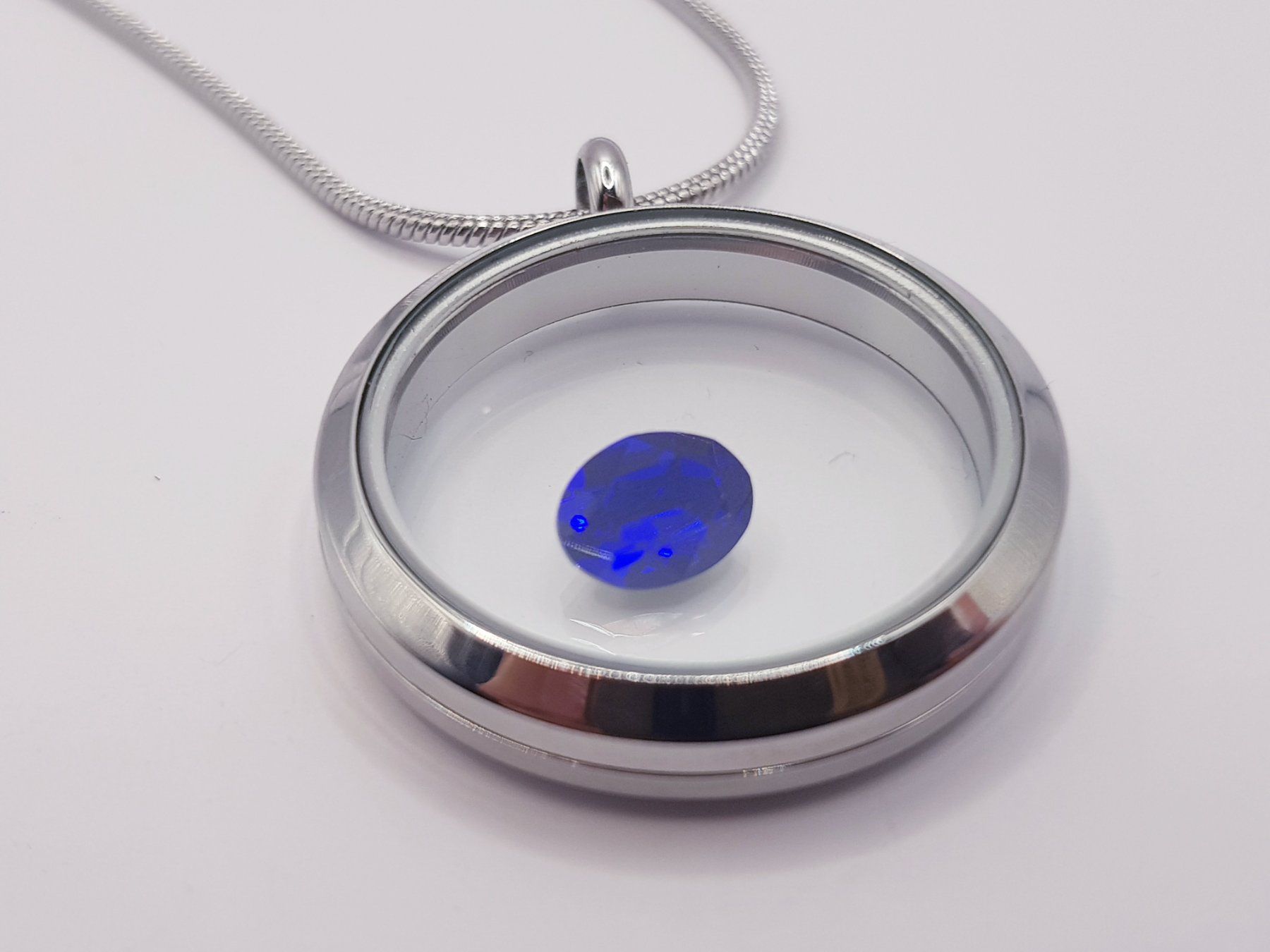 Swarovski Ciondoli: Medaillon befüllbar mit Swarovski Kristall blue – Nuovo e nell'imballaggio originale da Menziken venduto da Zyropa