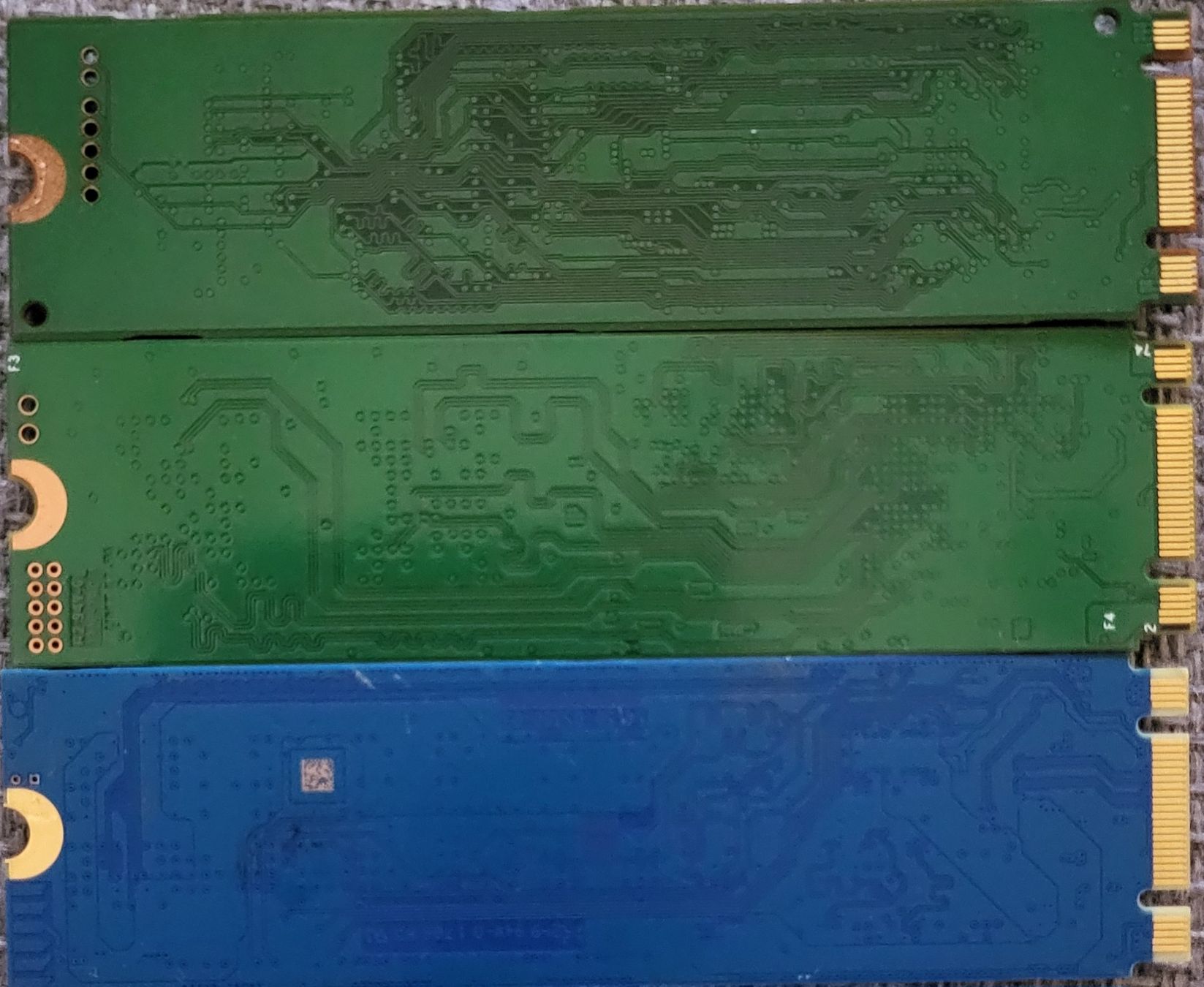 Dischi rigidi: 3×diverse 128GB SSDs – Usato da Zürich venduto da Gulbi1919 1