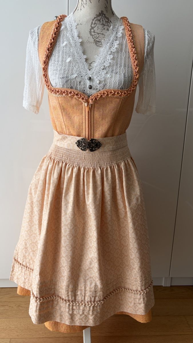 Kleider: Dirndl (von Julia Trentini) – Gebraucht aus Büron von B1893
