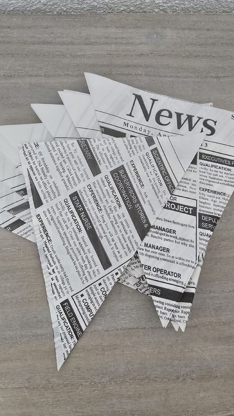 Cibi & Specialità: SPITZTÜTEN newspaper cones for serving pommes x36 – Nuovo e nell'imballaggio originale da Wislikofen venduto da Riko007 1
