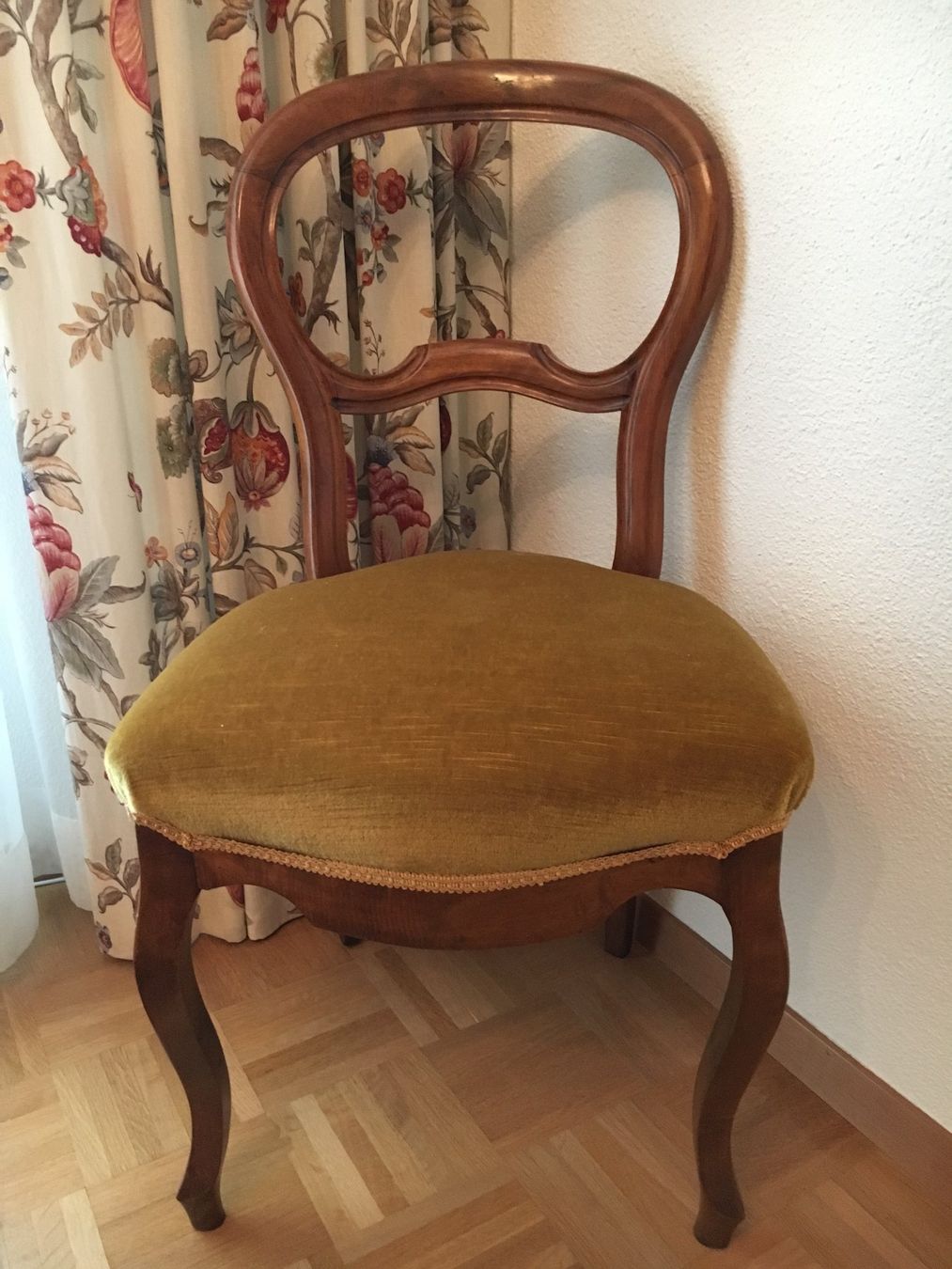 Set di tavolo e panche: Runder Tisch mit 6 Stühlen - Louis Philippe – Usato da Winterthur venduto da Susiundreini 2