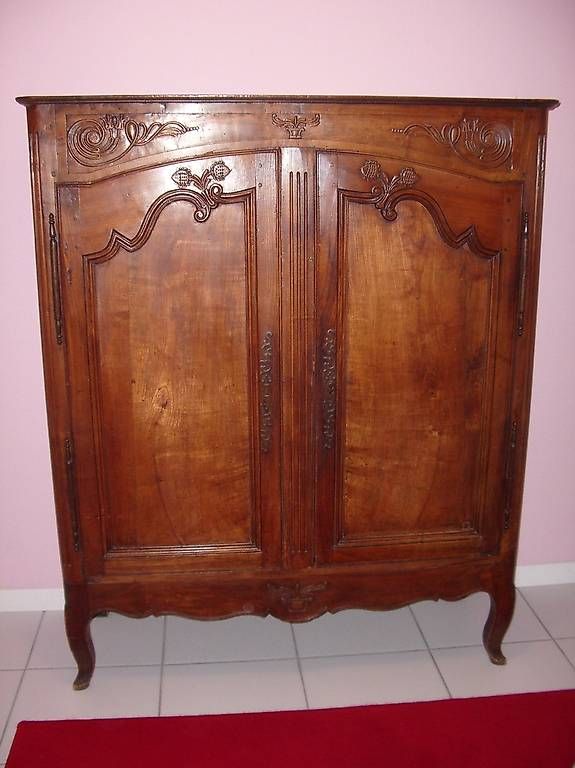 Armadi: Belle armoire merisier 19e S – Usato da Vétroz venduto da fiddod