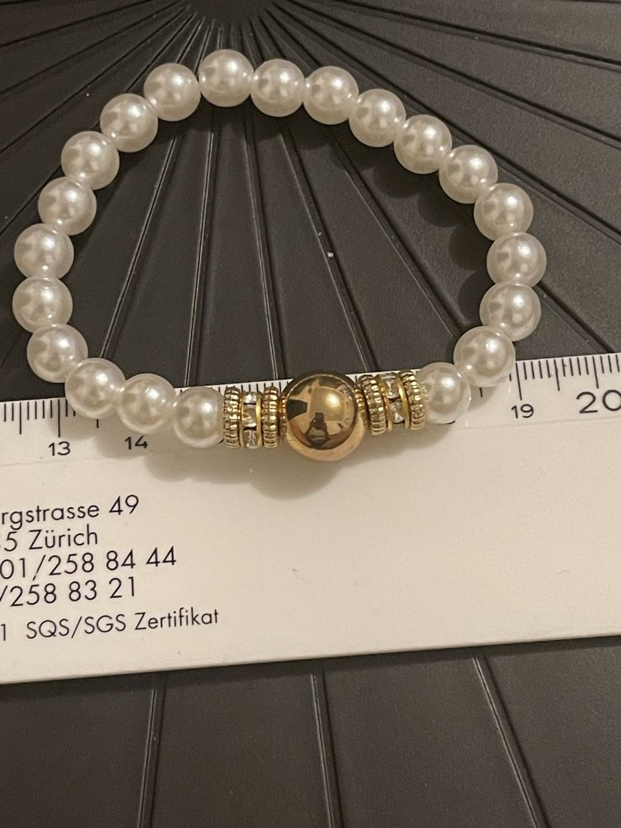 Bracciali & Braccialetti: Bracelet perles blanches élément doré  neuf – Nuovo (secondo la descrizione) da Kloten venduto da Vermicelles 1