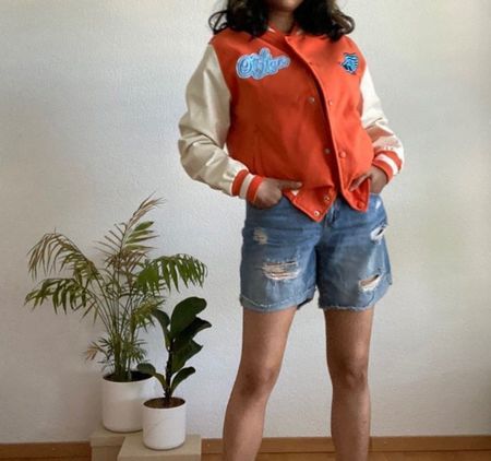 Brandneue Orange Varsity Jacket in Grösse XS (Männergrösse)