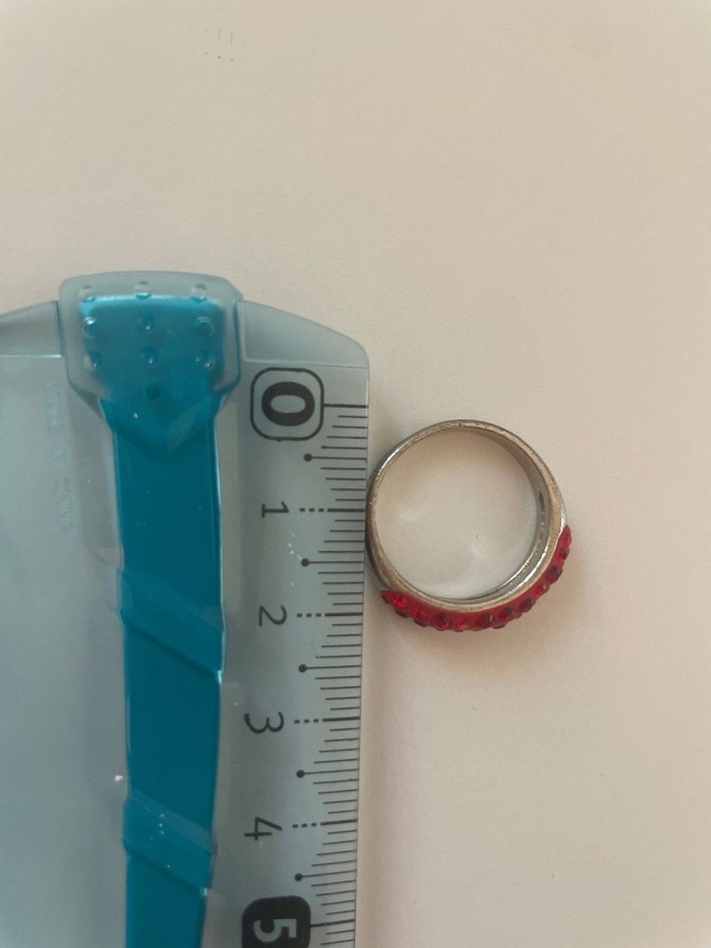 Anelli: Roter Ring mit Strasssteinen – Usato da Meilen venduto da ann_kr79 2