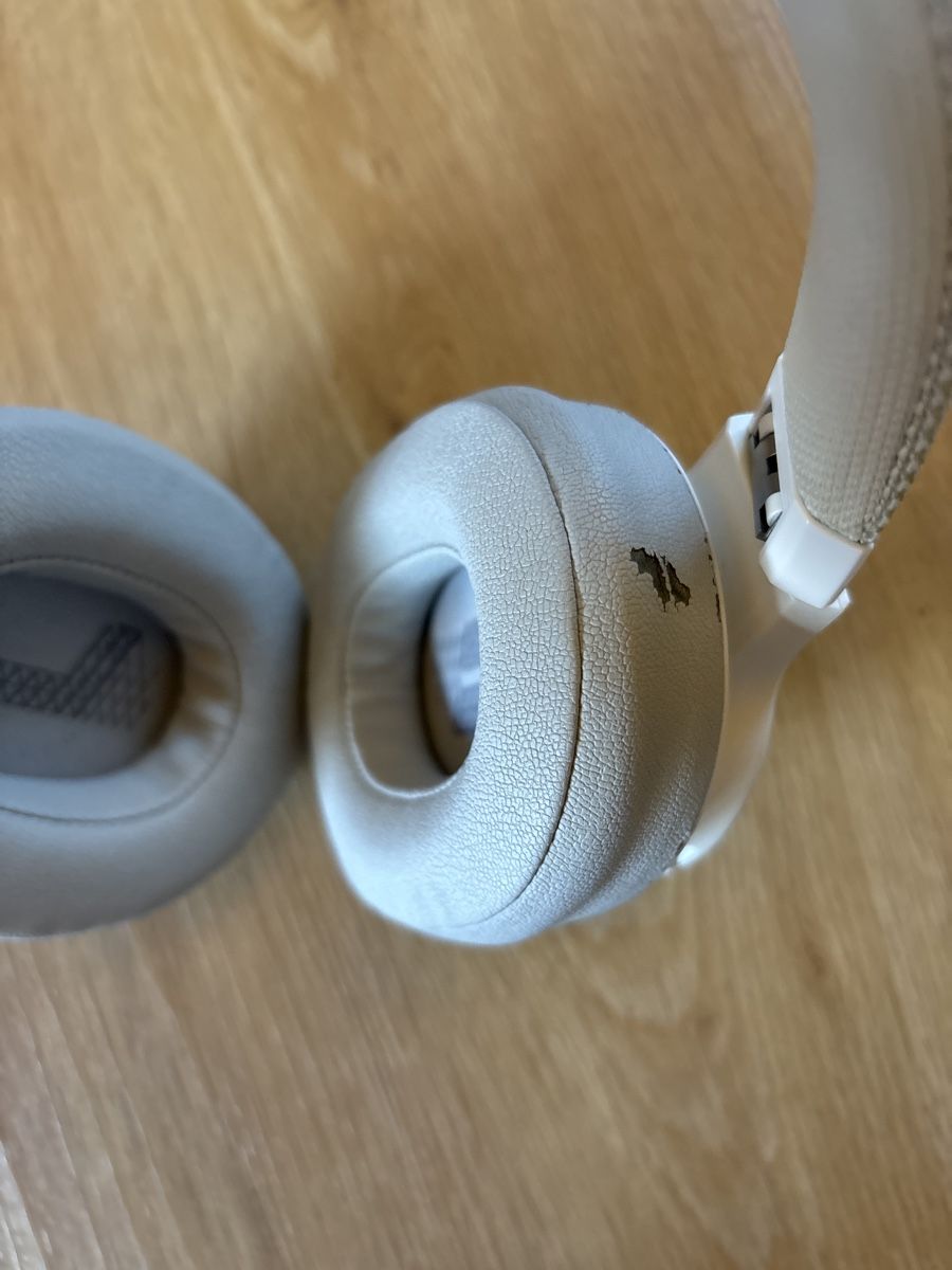 JBL Cuffie: JBL Live Bluetooth over ear Kopfhörer – Usato da Klosters venduto da ang_cj7r 2