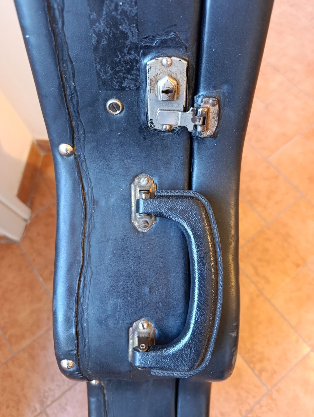 Valigie: Vintage Koffer für E-Gitarre – Usato da Bern venduto da sim_8y66 2