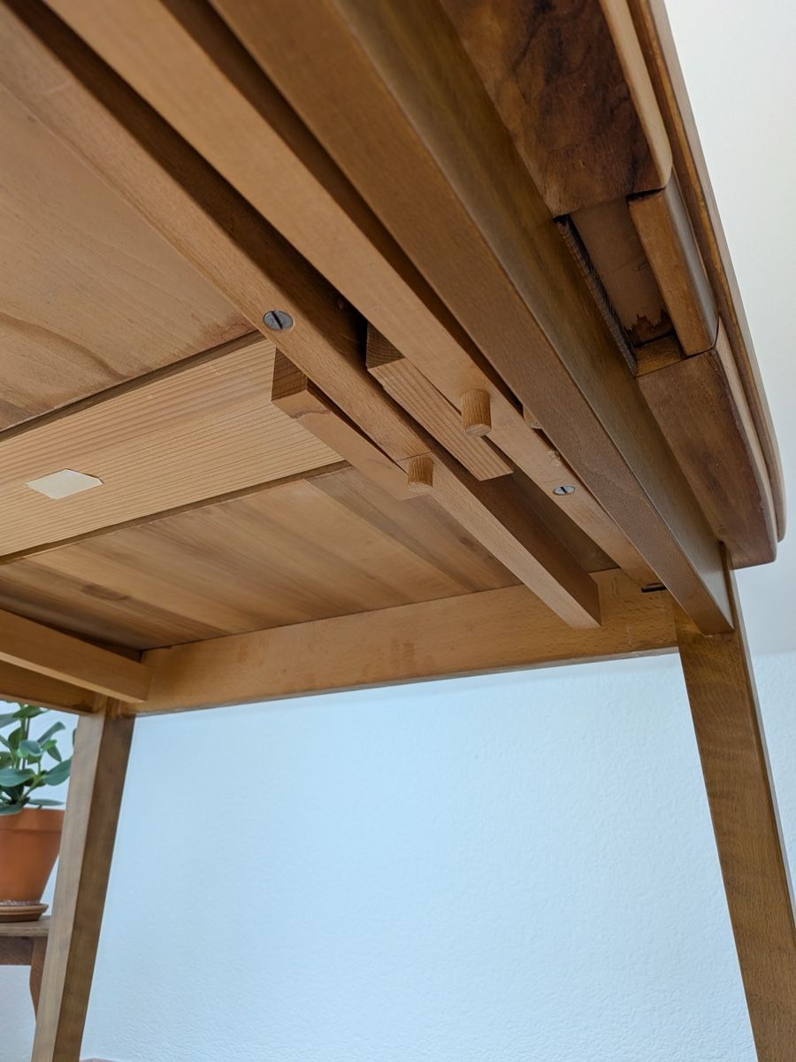 Tische: Küchentisch aus Nussbaum – Gebraucht aus Ostermundigen von Discomirco 3