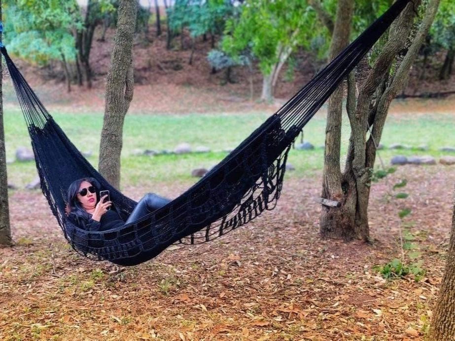 Hängematten: Large Black Hammock with Macramé - Hand-Woven Cotton – Neu und originalverpackt aus Dübendorf von Mayan-Dreams